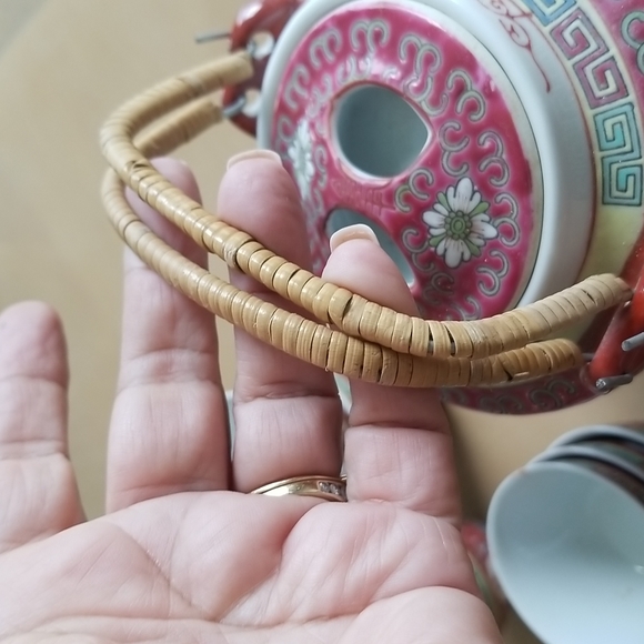 Vintage Chinese Rose Medallion Porcelain Tea Pot and Dozen (12) Tea Cups . - Picture 6 of 10